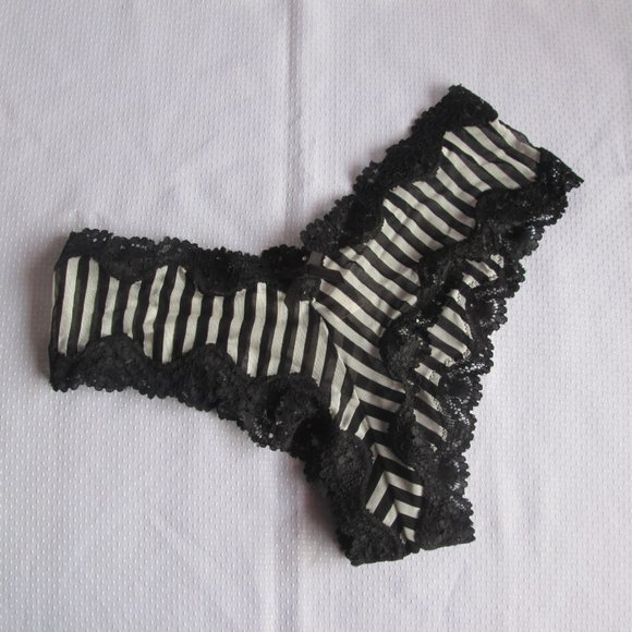 ππ€ VS VERY SEXY DEMI BUSTE β 32D - AND 3 PANTIES INCLUDED - BUNDLE - NWOT - Picture 12 of 16